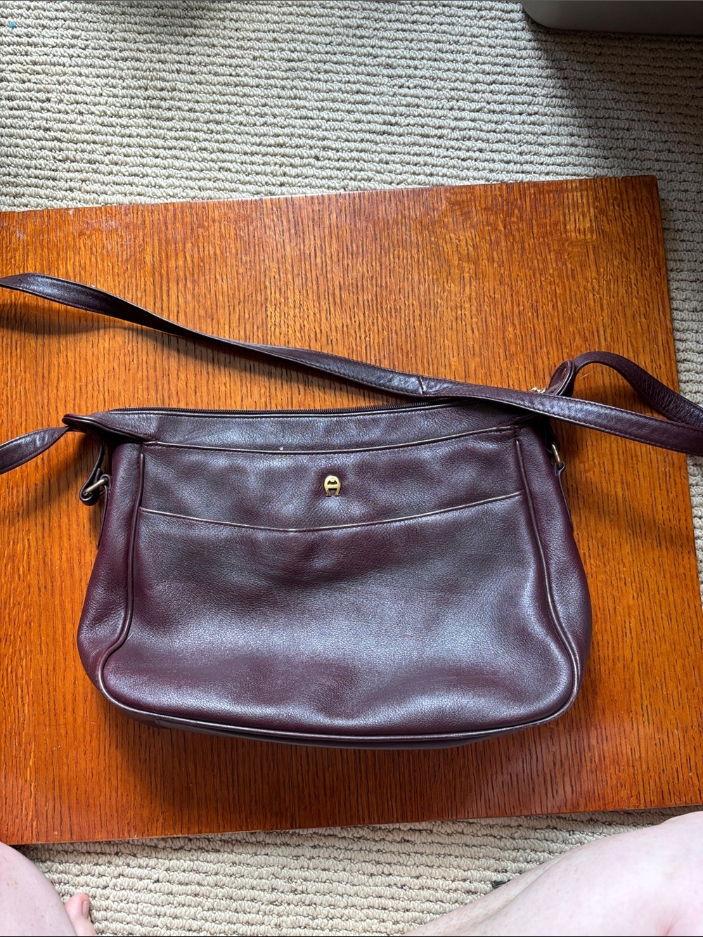 ETIENNE AIGNER Oxblood Maroon Leather Shoulder purse. Vintage classic. - Picture 3 of 12